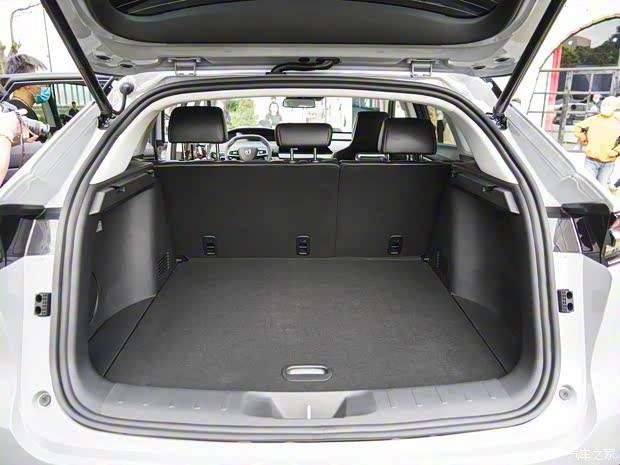 長(zhǎng)安汽車 長(zhǎng)安UNI-K 2021款 UNI量產(chǎn)版