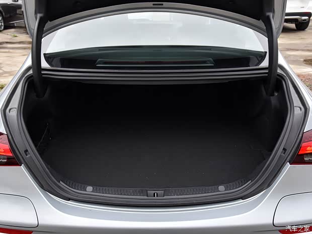 北京奔驰 奔驰E级新能源 2021款 E 350 e L