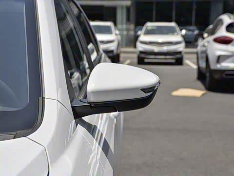 2019款 领军版 1.5L 手动向上互联型 国VI 2019款 领军版 1.5L 手动向上互联型 国VI