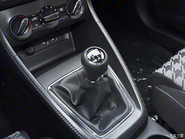 上汽集團(tuán) 名爵ZS 2018款 1.5L 手動(dòng)65寸巨幕天窗版