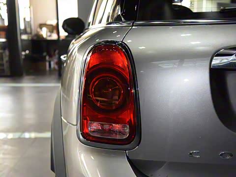 2019款 1.5T COOPER ALL4 艺术家周末旅行版 2019款 1.5T COOPER ALL4 艺术家周末旅行版