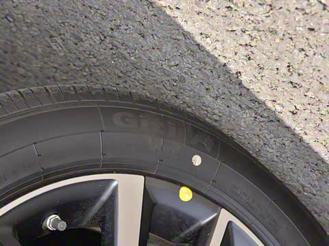 2019款 领军版 1.5L 手动向上互联型 国VI 2019款 领军版 1.5L 手动向上互联型 国VI