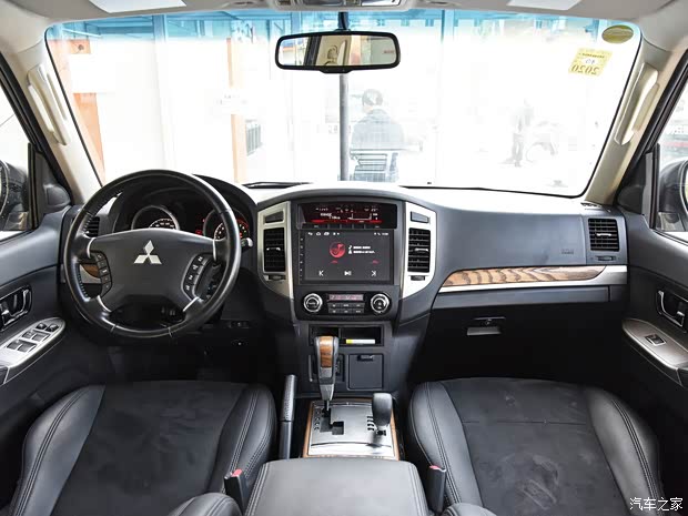 三菱(进口) 帕杰罗(进口) 2020款 3.0L 自动舒适版
