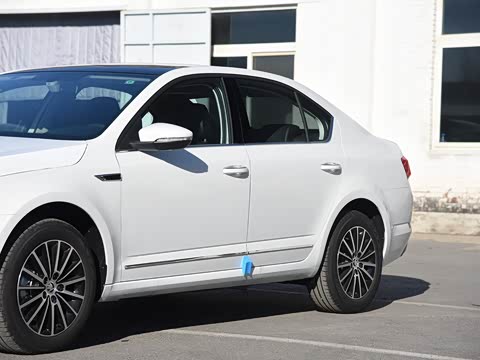 2019款 1.5L 自动豪华版 2019款 1.5L 自动豪华版