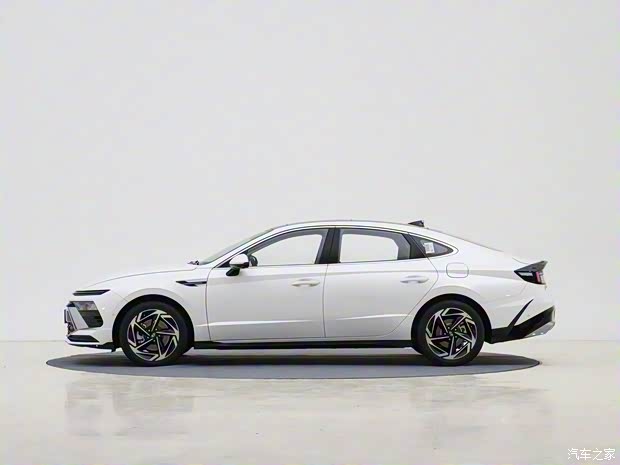 北京现代 索纳塔 2024款 1.5T 高配版 北京现代 索纳塔 2024款 1.5T 高配版