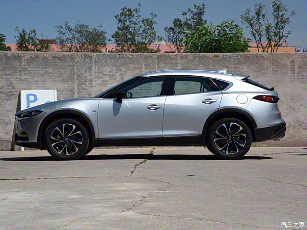 一汽马自达 马自达CX-4 2021款 2.5L 自动两驱蓝天驾趣版