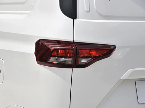 2023款 2.0L 长轴创业版 2座 2023款 2.0L 长轴创业版 2座