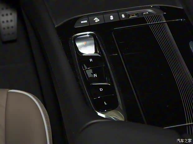 上汽通用别克 昂科旗 2020款 28T 基本型