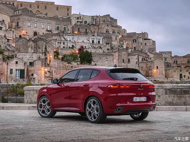 阿爾法·羅密歐 Tonale托納利 2023款 Tributo Italiano 歐洲版