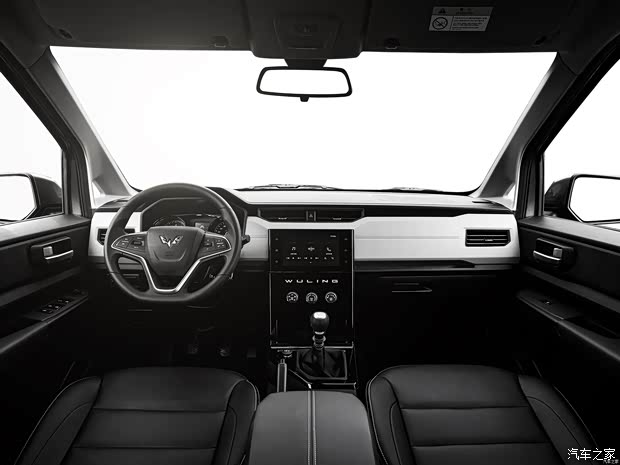 上汽通用五菱 五菱宏光PLUS 2019款 高配