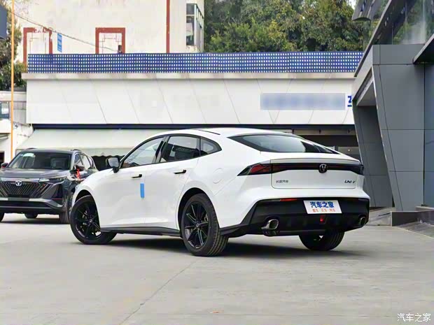 长安汽车 长安UNI-V 2022款 1.5T 智慧领航型 长安汽车 长安UNI-V 2022款 1.5T 智慧领航型