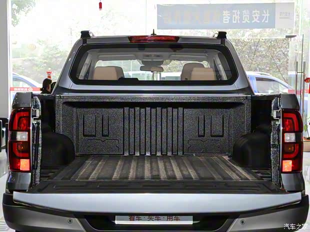 長(zhǎng)安汽車 長(zhǎng)安覽拓者 2023款 2.0T自動(dòng)四驅(qū)汽油旗艦型標(biāo)箱