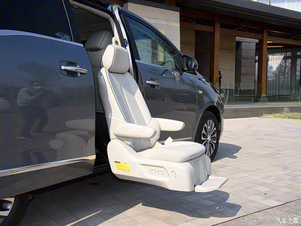 上汽通用别克 别克GL8 2020款 652T 尊贵型福祉版