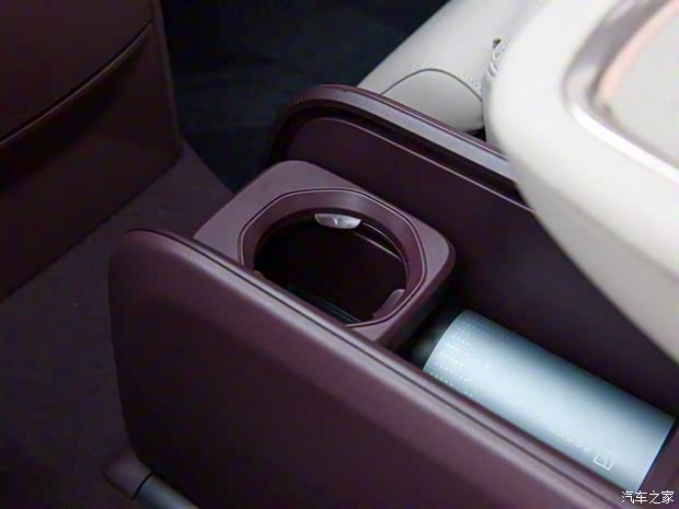 極氪 極氪X 2023款 四驅(qū)YOU版 4座