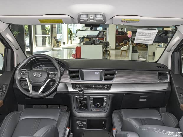 上汽大通 上汽MAXUS G10 2020款 2.0T 手动精英版 柴油 9座 上汽大通 上汽MAXUS G10 2020款 2.0T 手动精英版 柴油 9座