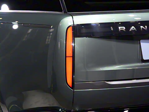 2023款 3.0 L6 400PS 典范加长版 2023款 3.0 L6 400PS 典范加长版