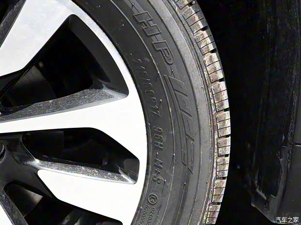 廣汽乘用車(chē) 傳祺GS4 2018款 200T 手動(dòng)兩驅(qū)舒適版