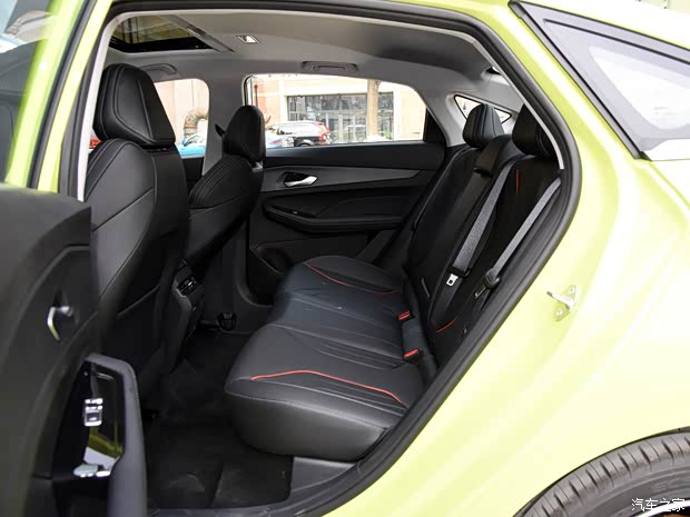 吉利汽车 缤瑞 2022款 COOL 豪华版 吉利汽车 缤瑞 2022款 COOL 豪华版