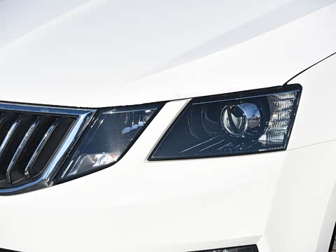 2019款 1.5L 自动豪华版 2019款 1.5L 自动豪华版