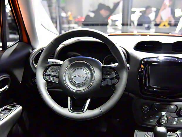 广汽菲克Jeep 自由侠 2019款 1.3T 夜鹰版 广汽菲克Jeep 自由侠 2019款 1.3T 夜鹰版