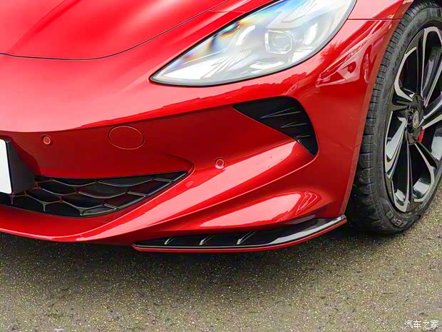 上汽集团 MG Cyberster 2023款 580km 超然致远版 上汽集团 MG Cyberster 2023款 580km 超然致远版