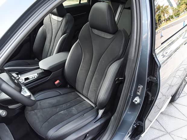 吉利汽车 星越L 2022款 1.5T 雷神Hi·X油电混动版 高配版