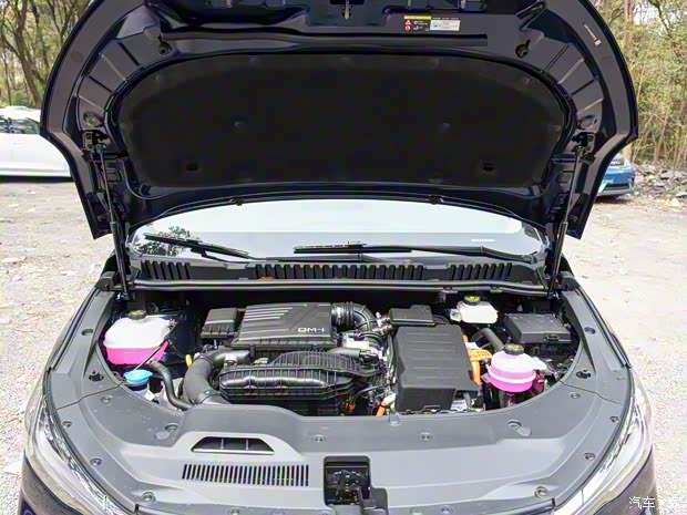 比亚迪 宋MAX新能源 2022款 DM-i 105KM 旗舰型 比亚迪 宋MAX新能源 2022款 DM-i 105KM 旗舰型