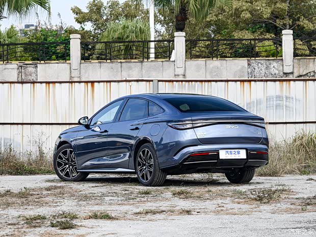 比亚迪 海豹 2023款 DM-i 1.5T 200km 旗舰型 比亚迪 海豹 2023款 DM-i 1.5T 200km 旗舰型