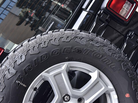 2021款 2.0T 撒哈拉两门版 2021款 2.0T 撒哈拉两门版