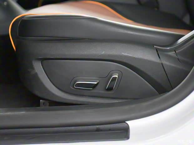 比亚迪 秦PLUS 2021款 DM 基本型