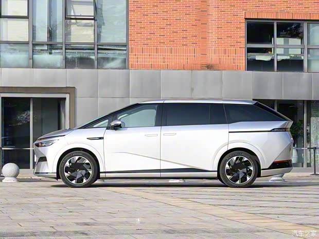 小鵬汽車 小鵬X9 2023款 前驅(qū) 三元鋰