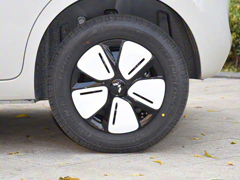 2025款 四门版 臻享+款 2025款 四门版 臻享+款