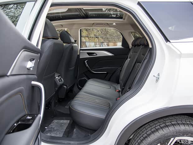 一汽奔騰 奔騰T77 2022款 基本型