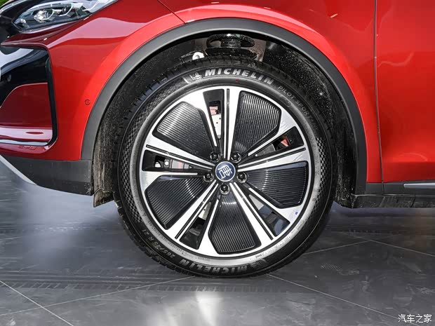 比亚迪 唐新能源 2022款 DM-p 215KM 四驱旗舰型