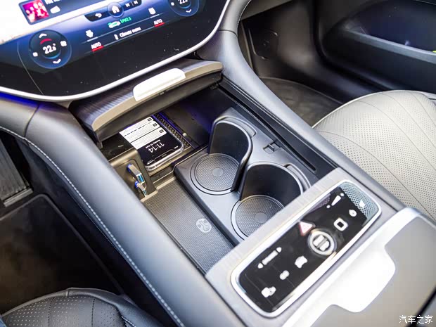 梅賽德斯-EQ 奔馳EQE(海外) 2022款 500 4MATIC AMG Line