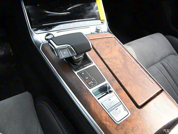 一汽-大众奥迪 奥迪A6L 2023款 45 TFSI quattro 动感型 一汽-大众奥迪 奥迪A6L 2023款 45 TFSI quattro 动感型