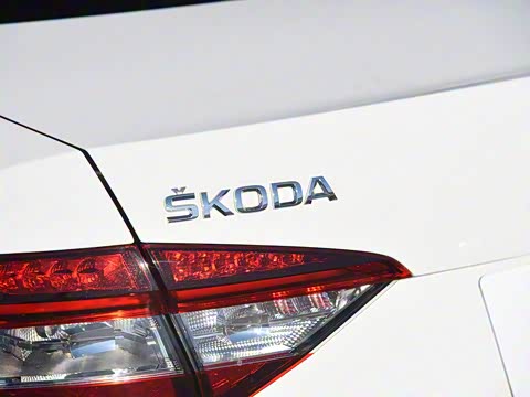 2019款 1.5L 自动豪华版 2019款 1.5L 自动豪华版