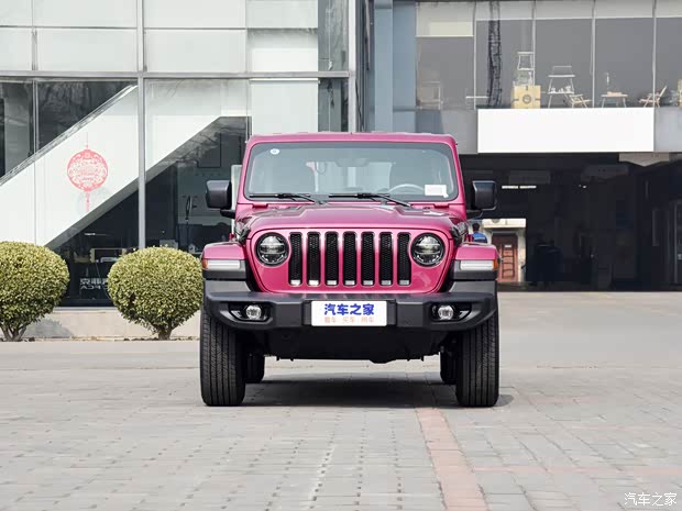 Jeep(进口) 牧马人 2022款 2.0T 高地巴哈马沙滩粉特别版