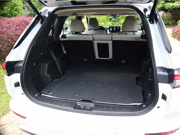 广汽三菱 欧蓝德 2022款 1.5T CVT四驱高配版 7座 广汽三菱 欧蓝德 2022款 1.5T CVT四驱高配版 7座