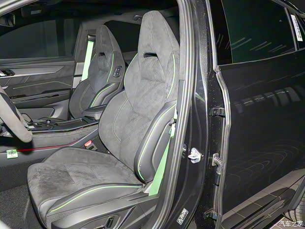 領(lǐng)克 領(lǐng)克05 2022款 05+ 2.0TD 黑色版