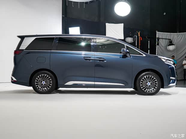 騰勢(shì)汽車 騰勢(shì)D9 2022款 DM-i 970 四驅(qū)旗艦型