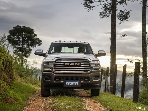 道奇(進(jìn)口) RAM Trucks 2022款 3500 Limited Longhorn Crew Cab 拉美版