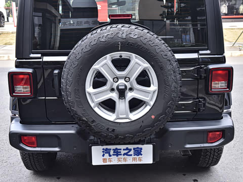 2021款 2.0T 撒哈拉两门版 2021款 2.0T 撒哈拉两门版