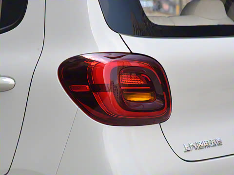 2025款 四门版 臻享+款 2025款 四门版 臻享+款