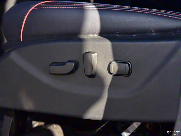 日产(进口) 纳瓦拉(海外) 2018款 Dark Sky