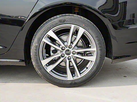 2025款 40 TFSI 豪华动感型 2025款 40 TFSI 豪华动感型