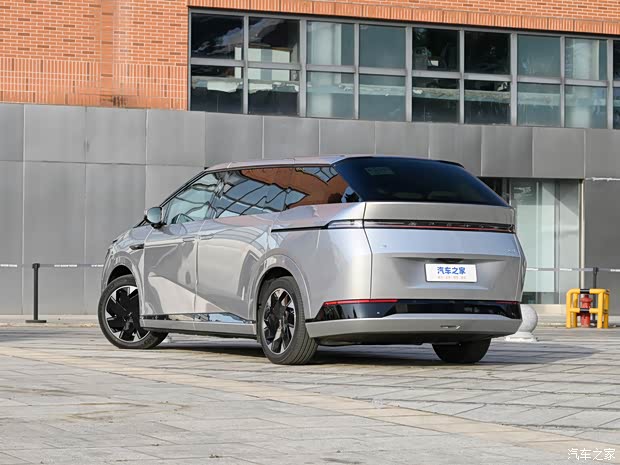 小鵬汽車 小鵬X9 2023款 前驅(qū) 三元鋰