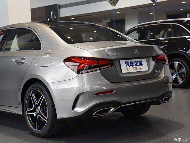北京奔驰 奔驰A级 2019款 A 200 L 运动轿车 高配 北京奔驰 奔驰A级 2019款 A 200 L 运动轿车 高配