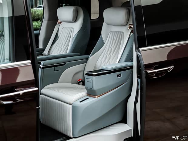 上汽大通 上汽大通MAXUS G90 2022款 2.0T 基本型