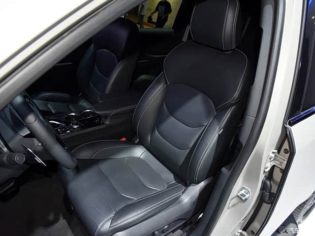 上汽大通 上汽大通MAXUS D90 Pro 2022款 2.0T 柴油四驅川藏公路版 6座